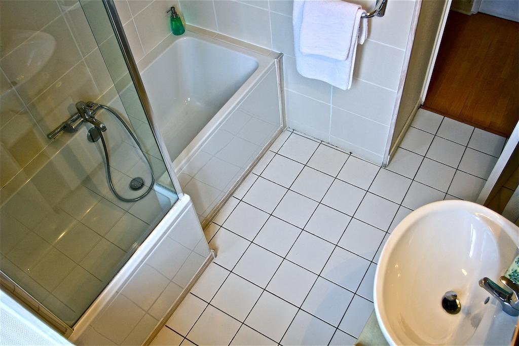 L'Hotel Du Perigord Aubeterre-sur-Dronne Kamer foto